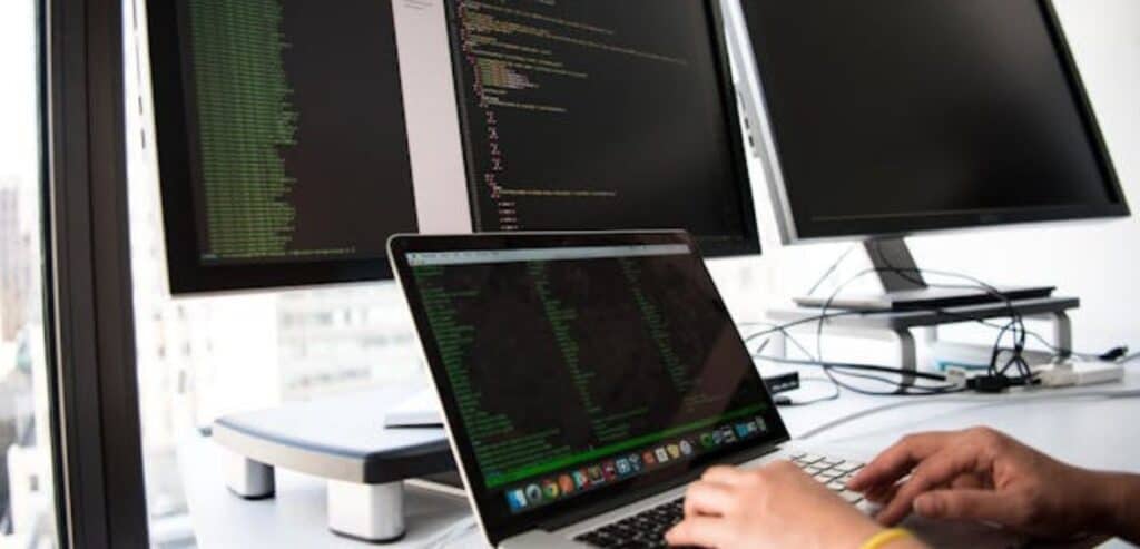 How Data Analytics Improves Merchant Services